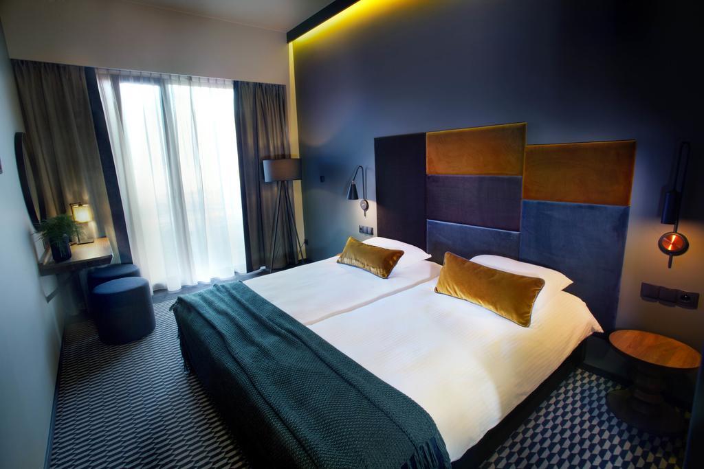 Hotel Remes Опалениця Екстер'єр фото