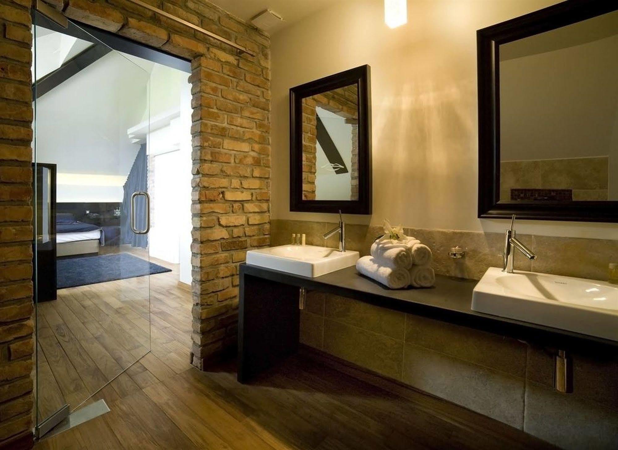 Hotel Remes Опалениця Екстер'єр фото