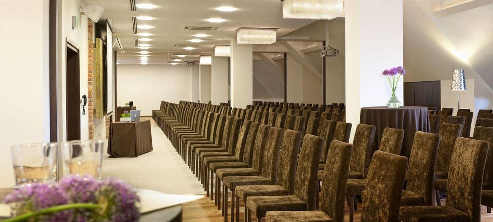 Hotel Remes Опалениця Екстер'єр фото