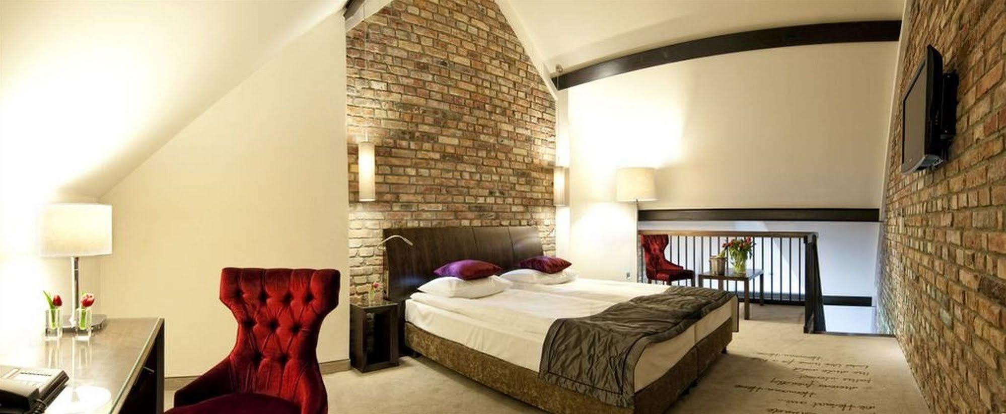 Hotel Remes Опалениця Екстер'єр фото