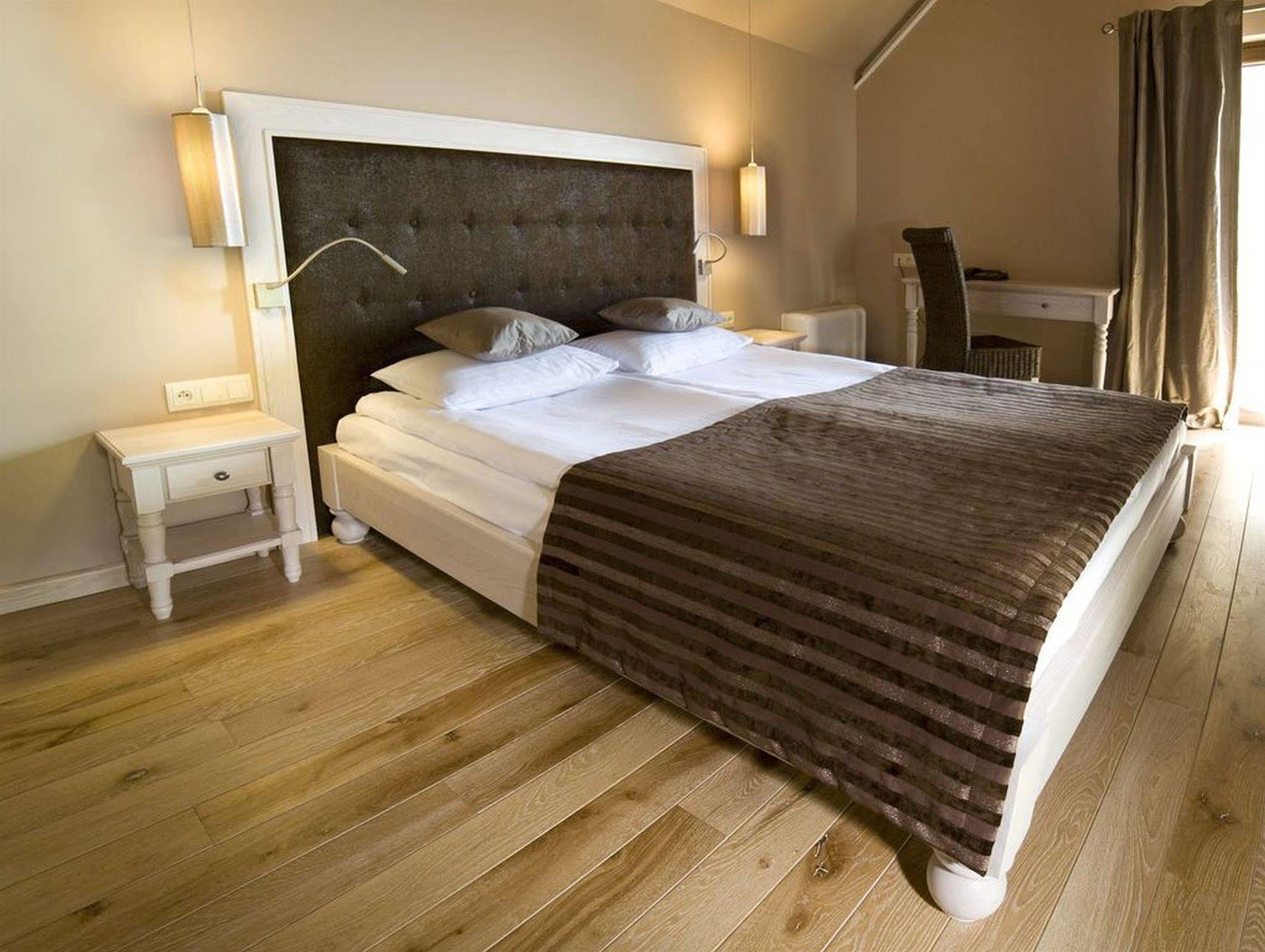 Hotel Remes Опалениця Екстер'єр фото